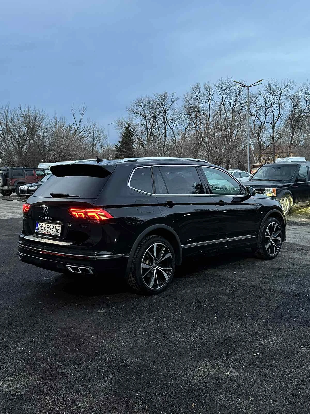 VW Tiguan Allspace R-LINE-2.0TDI-4x4-200HP-360-TOP СЪСТОЯНИЕ!!!, снимка 4 - Автомобили и джипове - 51744921