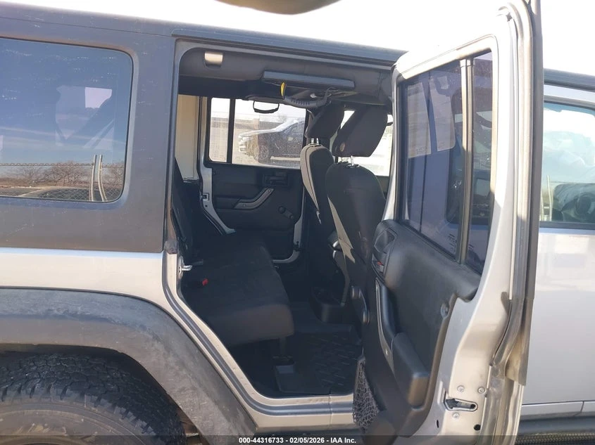 Jeep Wrangler 3.6l Unlimited Sport - изображение 8