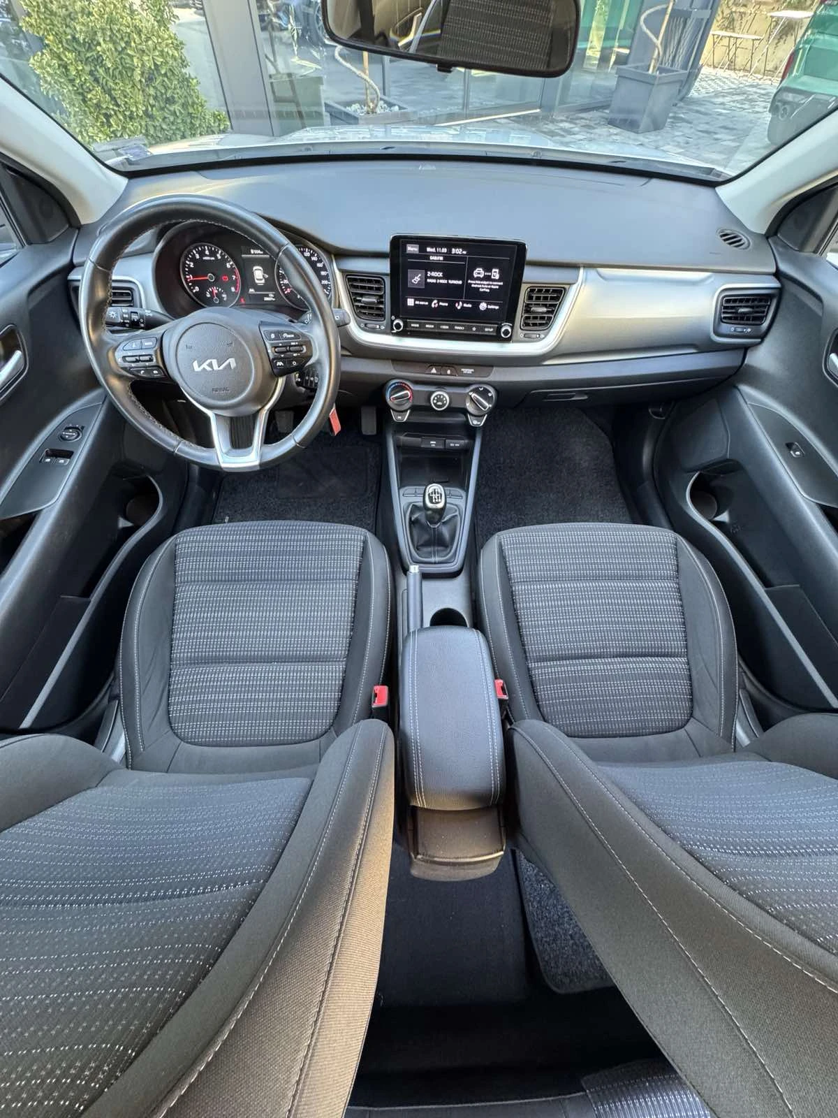 Kia Stonic, снимка 13 - Автомобили и джипове - 53858913