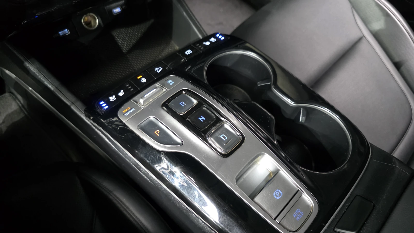 Hyundai Tucson Diesel 2.0 4WD autogeorge.com, снимка 13 - Автомобили и джипове - 56137251