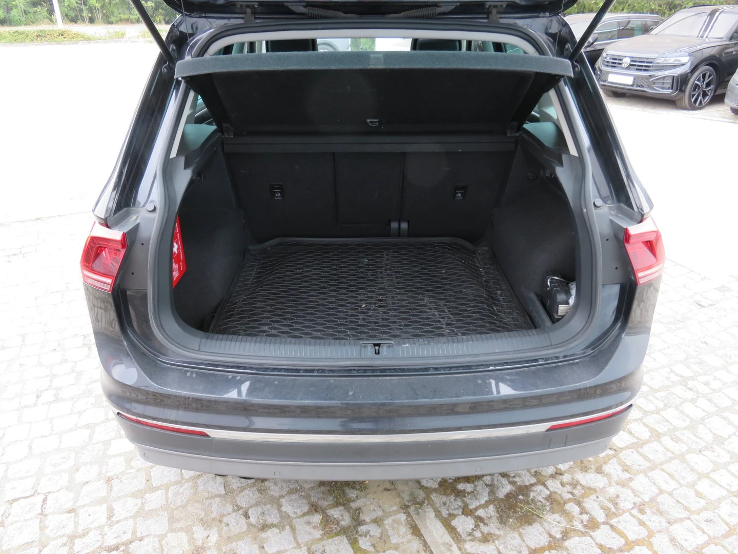 VW Tiguan, снимка 7 - Автомобили и джипове - 56438835