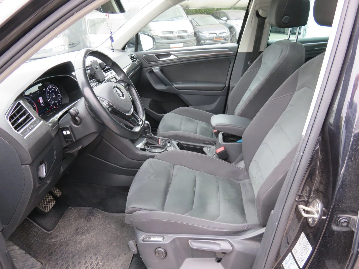 VW Tiguan, снимка 4 - Автомобили и джипове - 56438835
