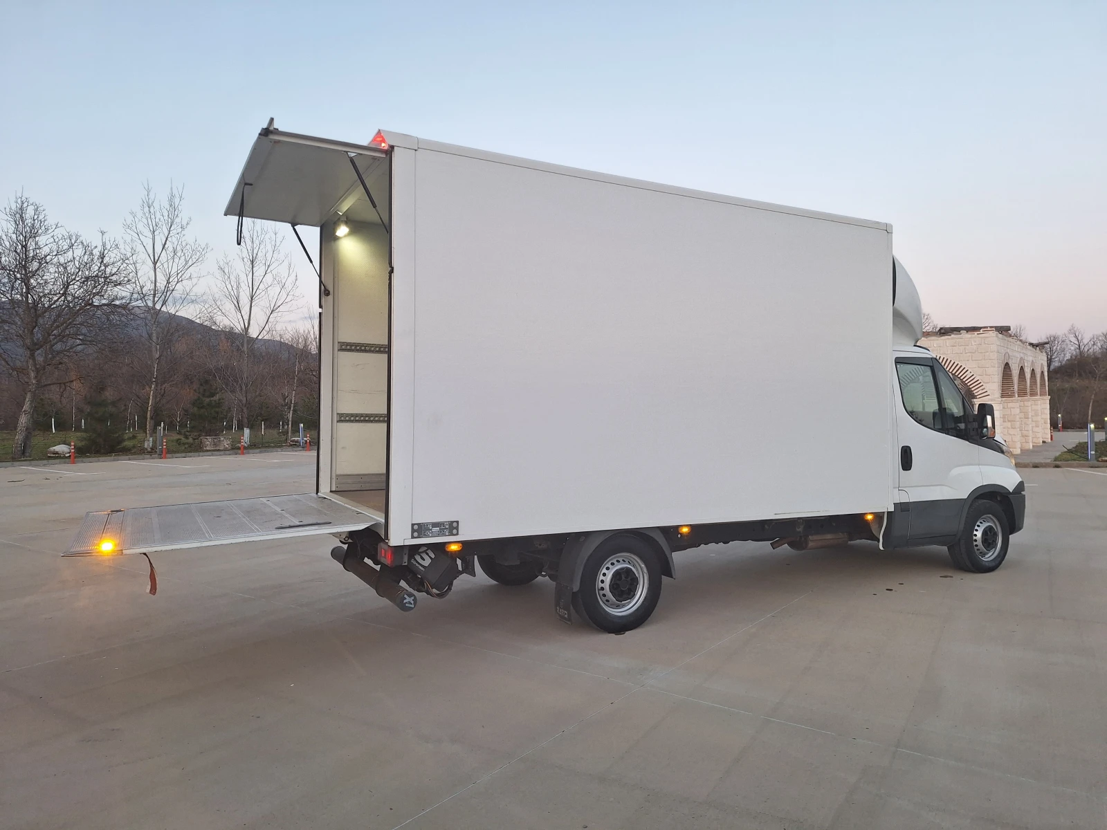 Iveco Daily 35S14 ПАДАЩ БОРД 4.40см, снимка 9 - Бусове и автобуси - 53829491