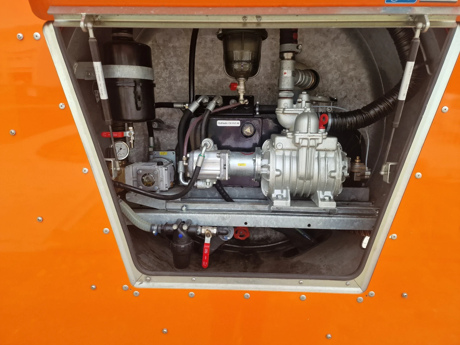 Iveco 35c15 Каналопочистваща машина - изображение 5