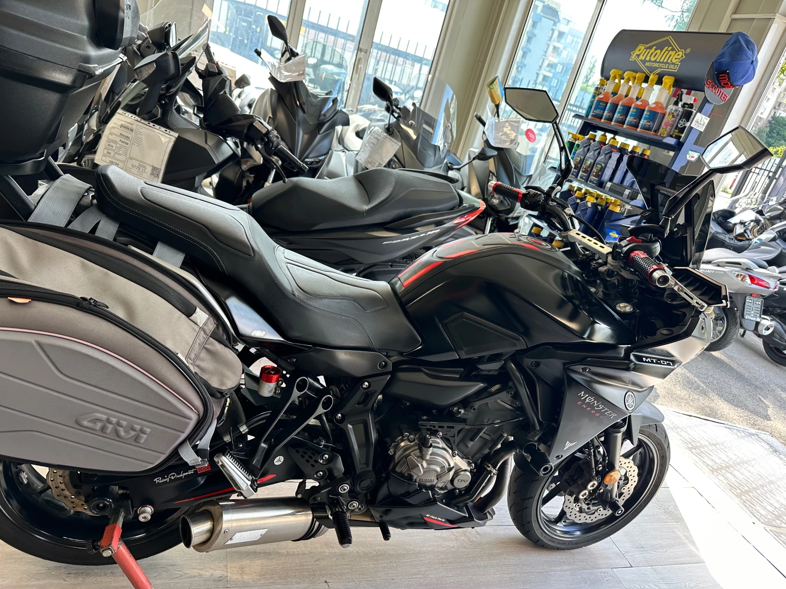 Yamaha Mt-07 Tracer 03.2017г., снимка 14 - Мотоциклети и мототехника - 55396356