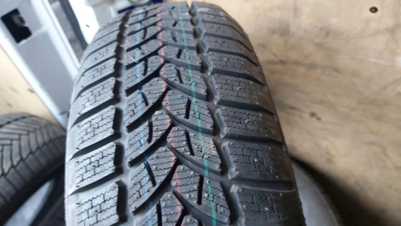 Гуми Зимни 185/60R15, снимка 2 - Гуми и джанти - 28489985