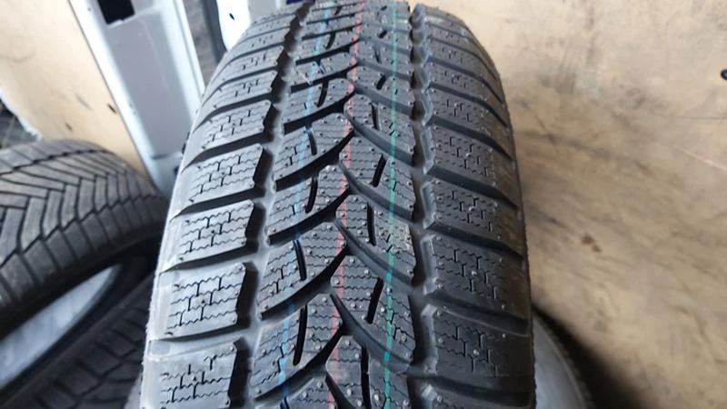 Гуми Зимни 185/60R15, снимка 1 - Гуми и джанти - 28489985