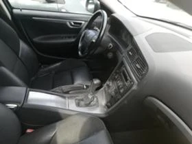 Volvo V70 2.4 D5/AUTOMAT ЗА ЧАСТИ , снимка 9