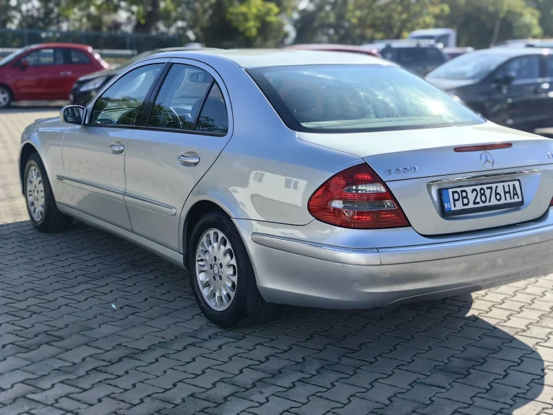 Mercedes-Benz E 220 Автоматик Регистрация , снимка 4 - Автомобили и джипове - 47258418