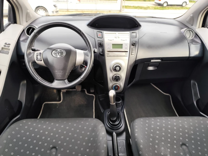 Toyota Yaris 1.0 бензин Италия, снимка 10 - Автомобили и джипове - 47361842