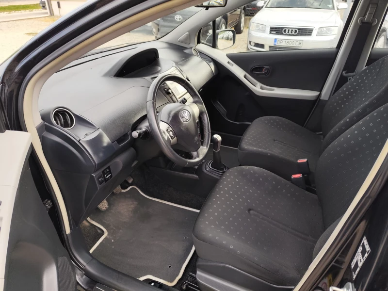 Toyota Yaris 1.0 бензин Италия, снимка 11 - Автомобили и джипове - 47361842