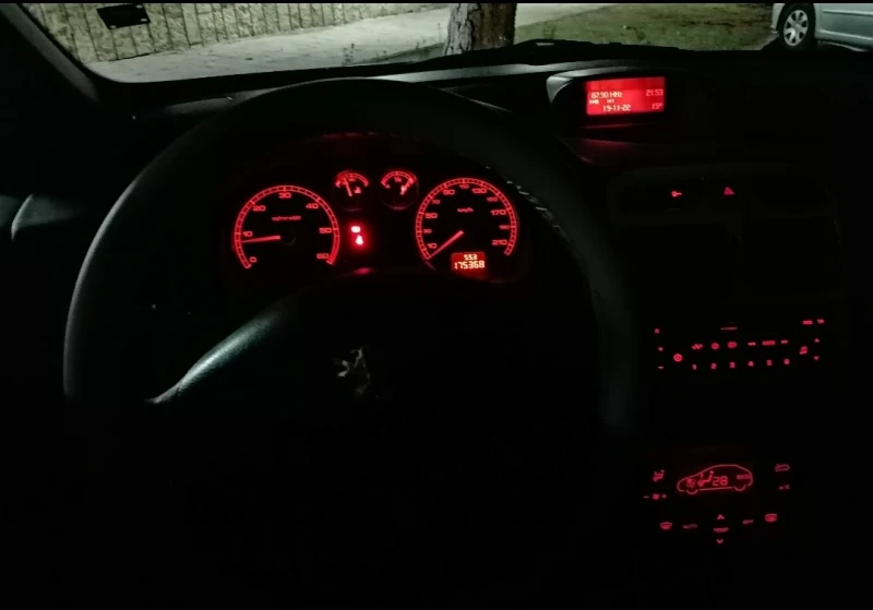 Peugeot 307 2.0 hdi, снимка 9 - Автомобили и джипове - 48456582