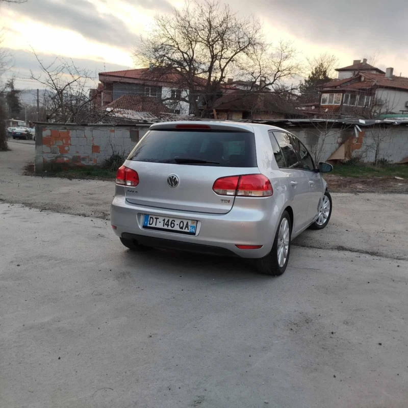 VW Golf 1.6 TDI, снимка 5 - Автомобили и джипове - 48501256