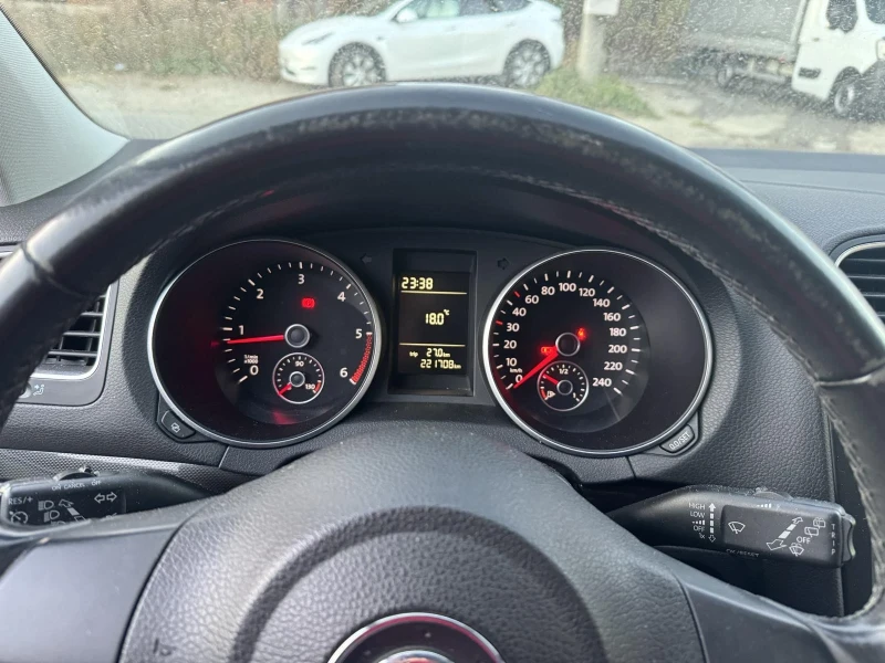 VW Golf 1.6 TDI, снимка 11 - Автомобили и джипове - 48501256