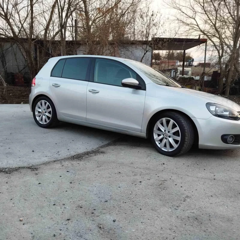 VW Golf 1.6 TDI, снимка 3 - Автомобили и джипове - 48501256