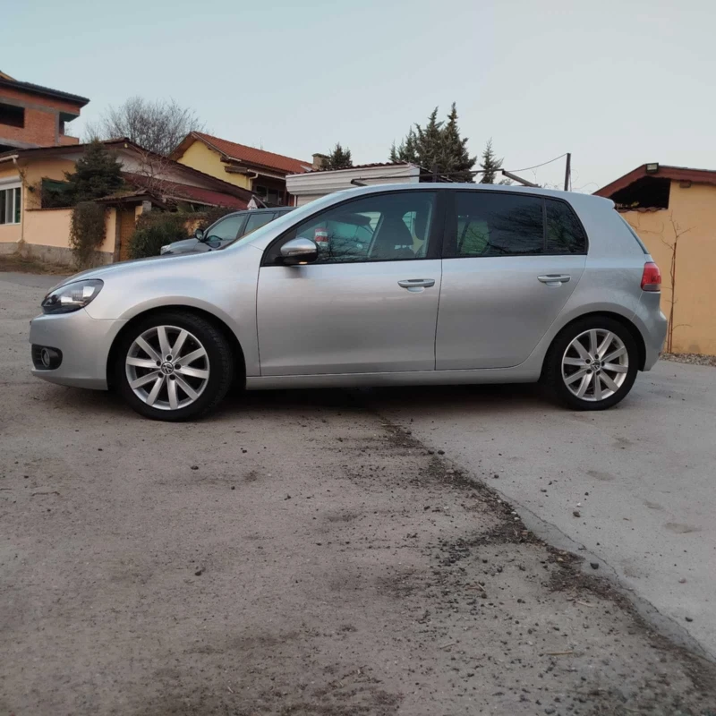 VW Golf 1.6 TDI, снимка 4 - Автомобили и джипове - 48501256