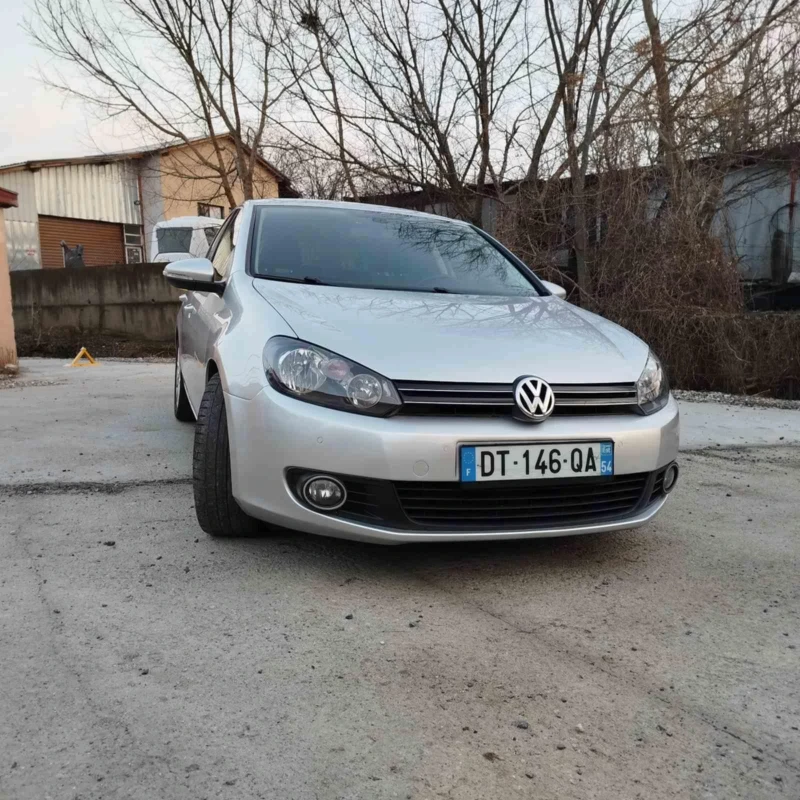 VW Golf 1.6 TDI, снимка 2 - Автомобили и джипове - 48501256