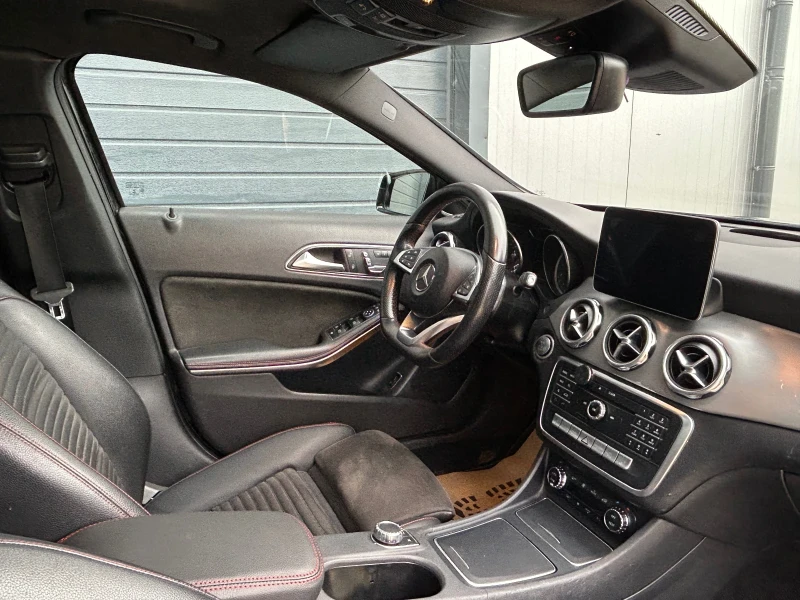 Mercedes-Benz GLA 180 AMG Line 2017 Panorama , снимка 11 - Автомобили и джипове - 52457253