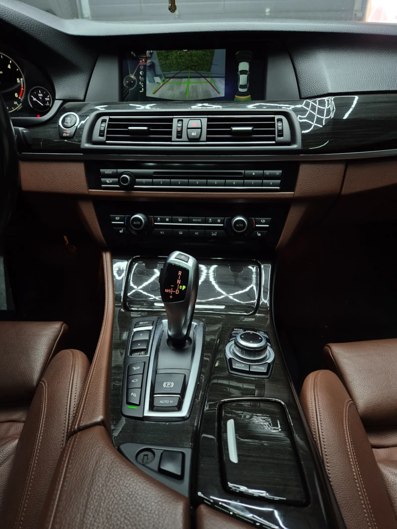 BMW 535 Xdrive\\M-Pack\\Head Up\\Keyless\\Distronic, снимка 11 - Автомобили и джипове - 53096413