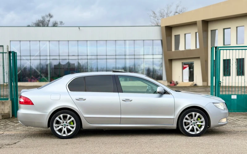 Skoda Superb 2.0TDi~170hp~4x4~XENON~NAVI~КОЖА, снимка 4 - Автомобили и джипове - 53290934