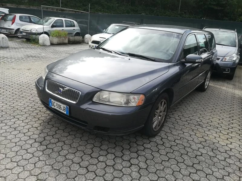 Volvo V70 2.4 D5/AUTOMAT ЗА ЧАСТИ , снимка 2 - Автомобили и джипове - 31202155