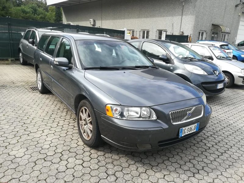 Volvo V70 2.4 D5/AUTOMAT ЗА ЧАСТИ , снимка 3 - Автомобили и джипове - 31202155