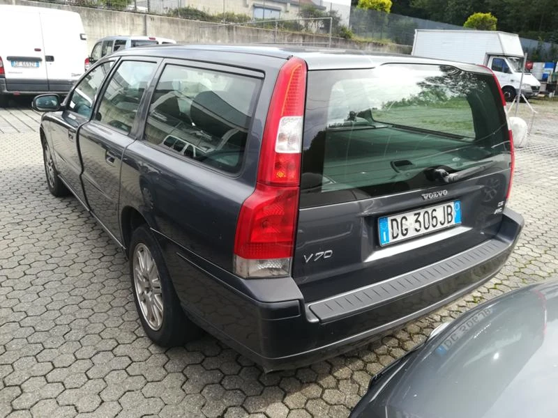 Volvo V70 2.4 D5/AUTOMAT ЗА ЧАСТИ , снимка 4 - Автомобили и джипове - 31202155