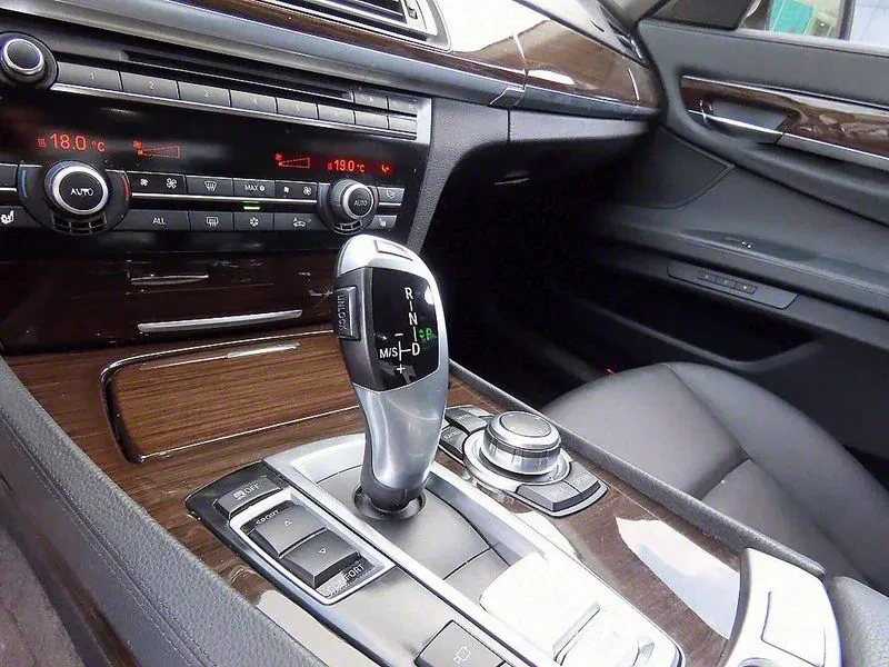 BMW 740 i, снимка 11 - Автомобили и джипове - 55204897