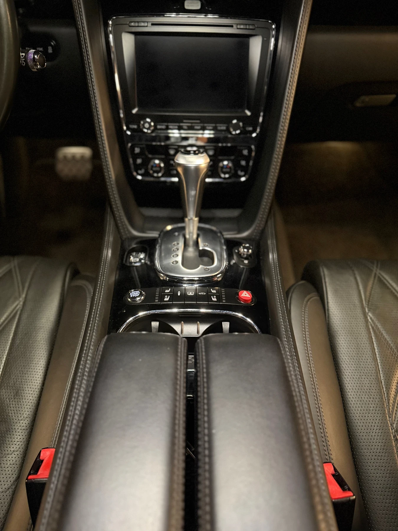 Bentley Flying Spur V8, снимка 9 - Автомобили и джипове - 54671835