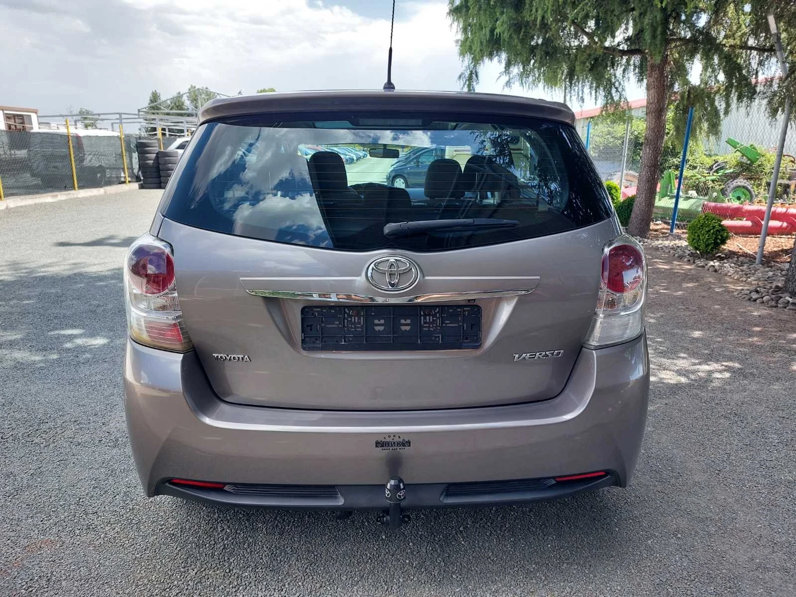 Toyota Verso 1.6, 6ск, снимка 12 - Автомобили и джипове - 54701821