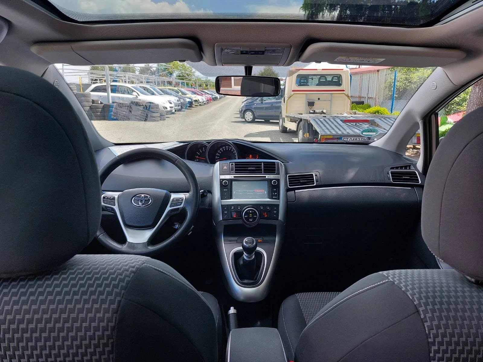 Toyota Verso 1.6, 6ск, снимка 8 - Автомобили и джипове - 54701821