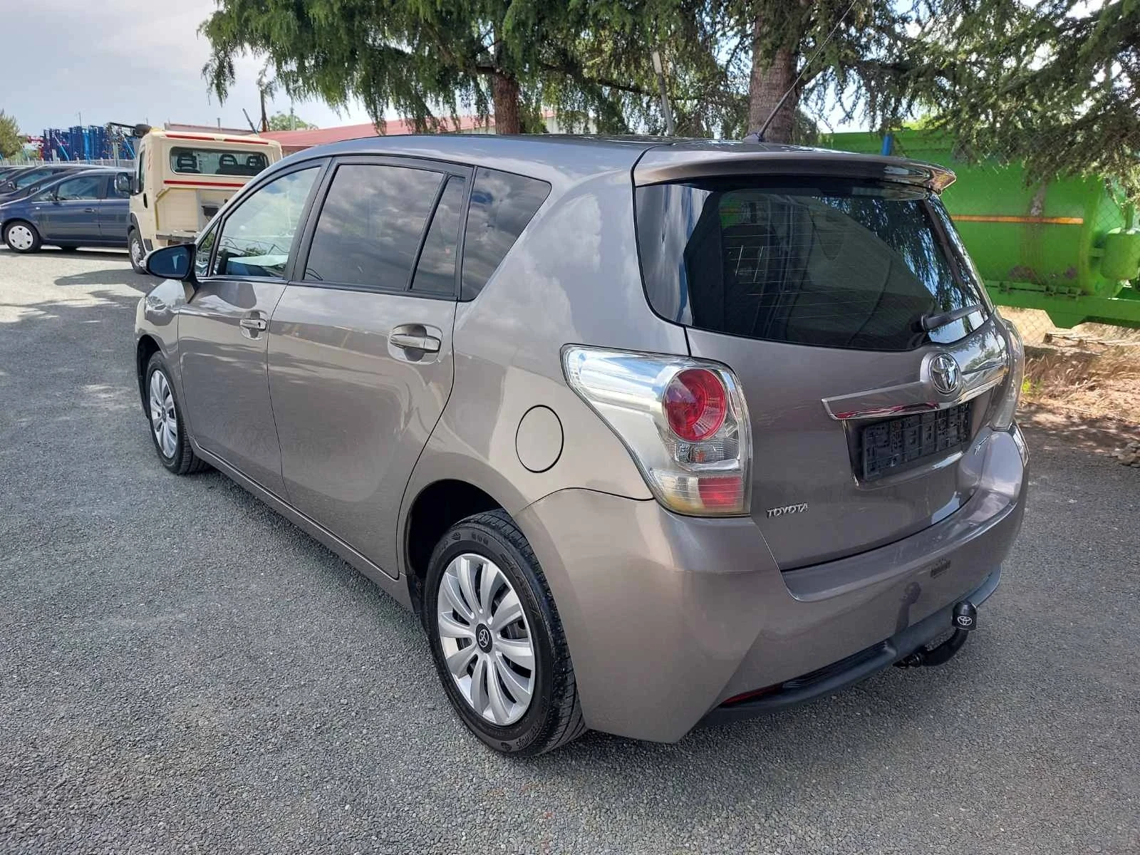 Toyota Verso 1.6, 6ск, снимка 11 - Автомобили и джипове - 54701821