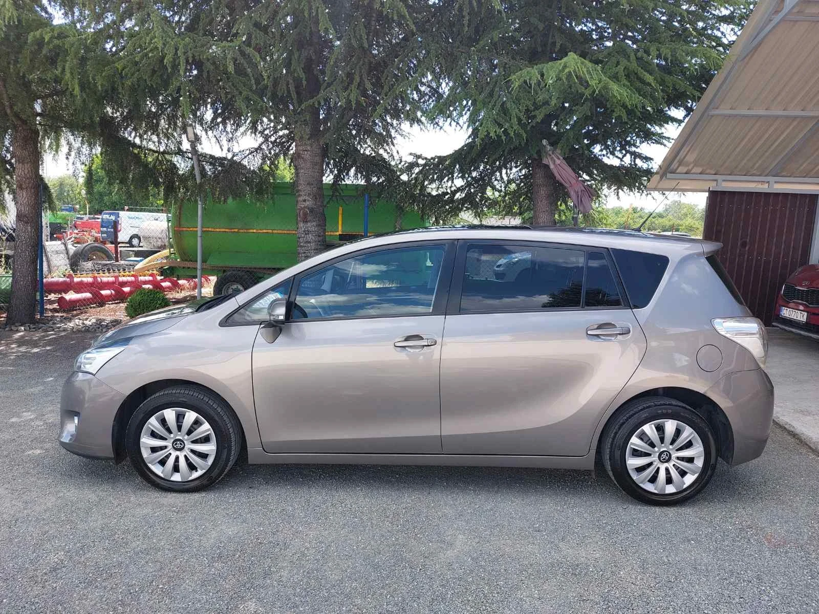 Toyota Verso 1.6, 6ск, снимка 2 - Автомобили и джипове - 54701821