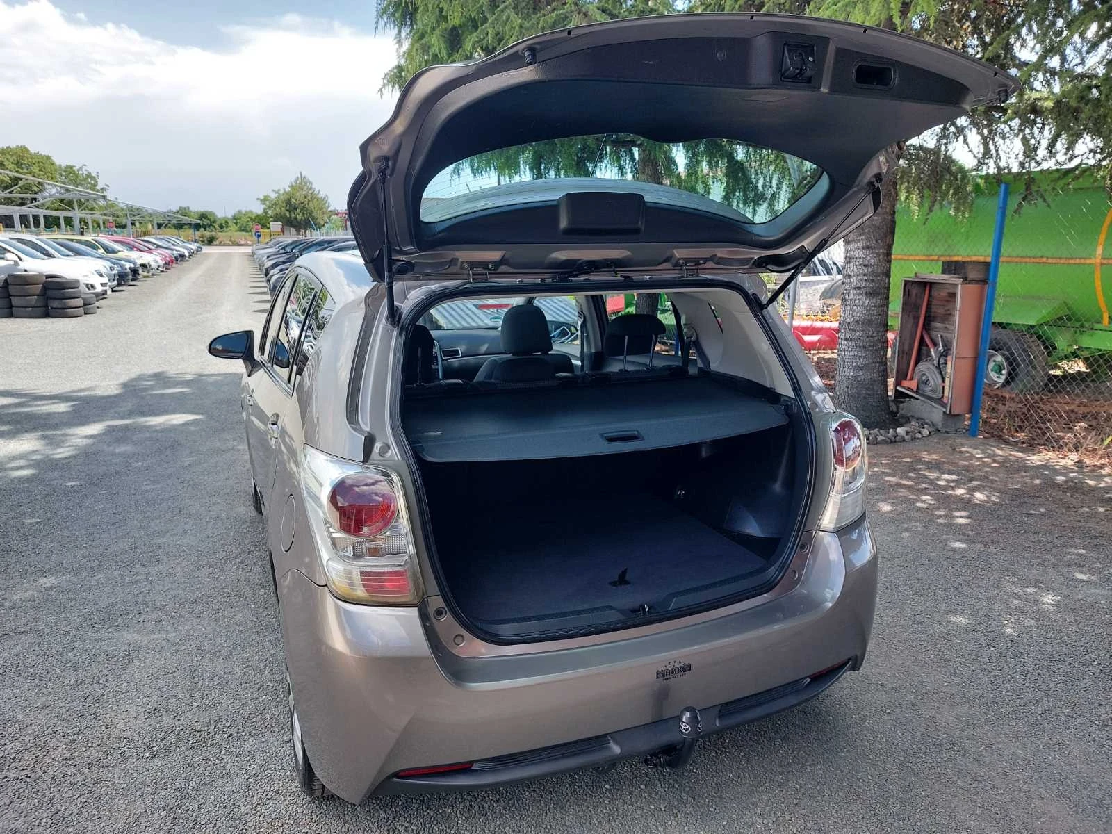 Toyota Verso 1.6, 6ск, снимка 10 - Автомобили и джипове - 54701821