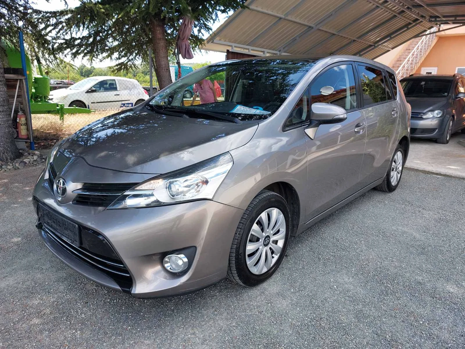 Toyota Verso 1.6, 6ск, снимка 16 - Автомобили и джипове - 54701821