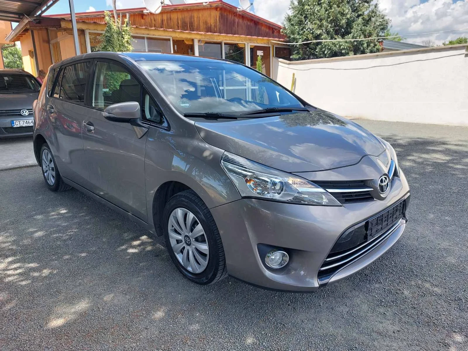 Toyota Verso 1.6, 6ск, снимка 15 - Автомобили и джипове - 54701821