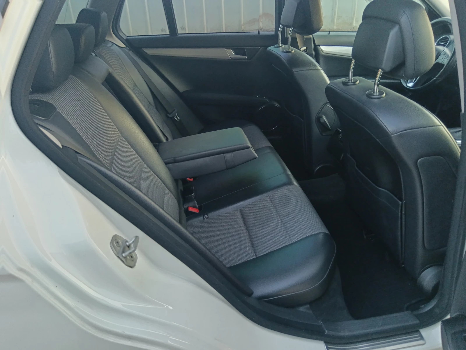Mercedes-Benz C 220 CDI-AMG optic-Avandgarde, снимка 15 - Автомобили и джипове - 55192424