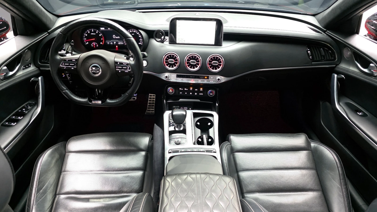 Kia Stinger 3.3* BLIND SPOT* HUD* 360* ЕЛ. БАГАЖНИК* КРАЙНА ЦЕ, снимка 7 - Автомобили и джипове - 55595157