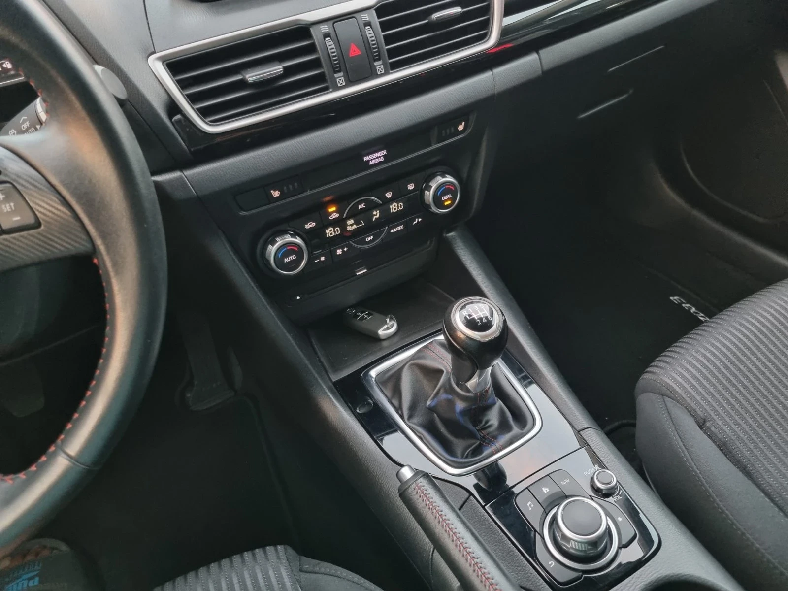 Mazda 3 2.0i Бензин ШВЕЙЦАРИЯ, снимка 12 - Автомобили и джипове - 55600620