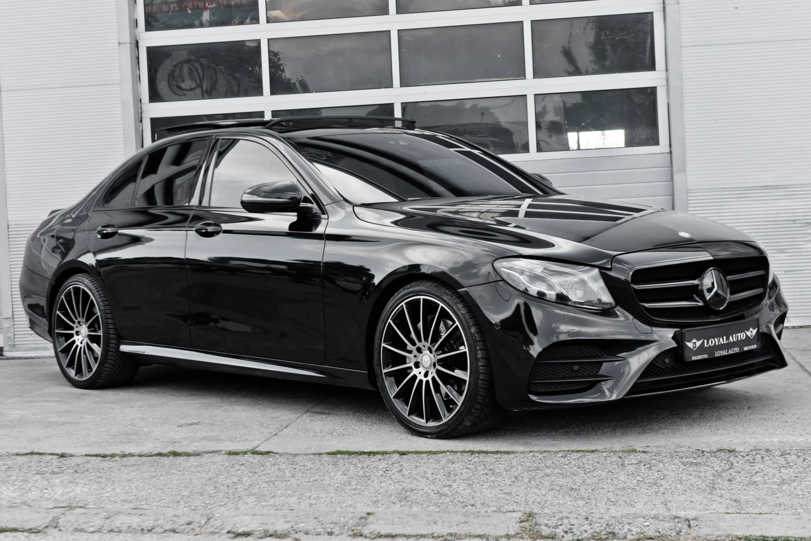 Mercedes-Benz E 220 AMG LINE, снимка 2 - Автомобили и джипове - 55851966