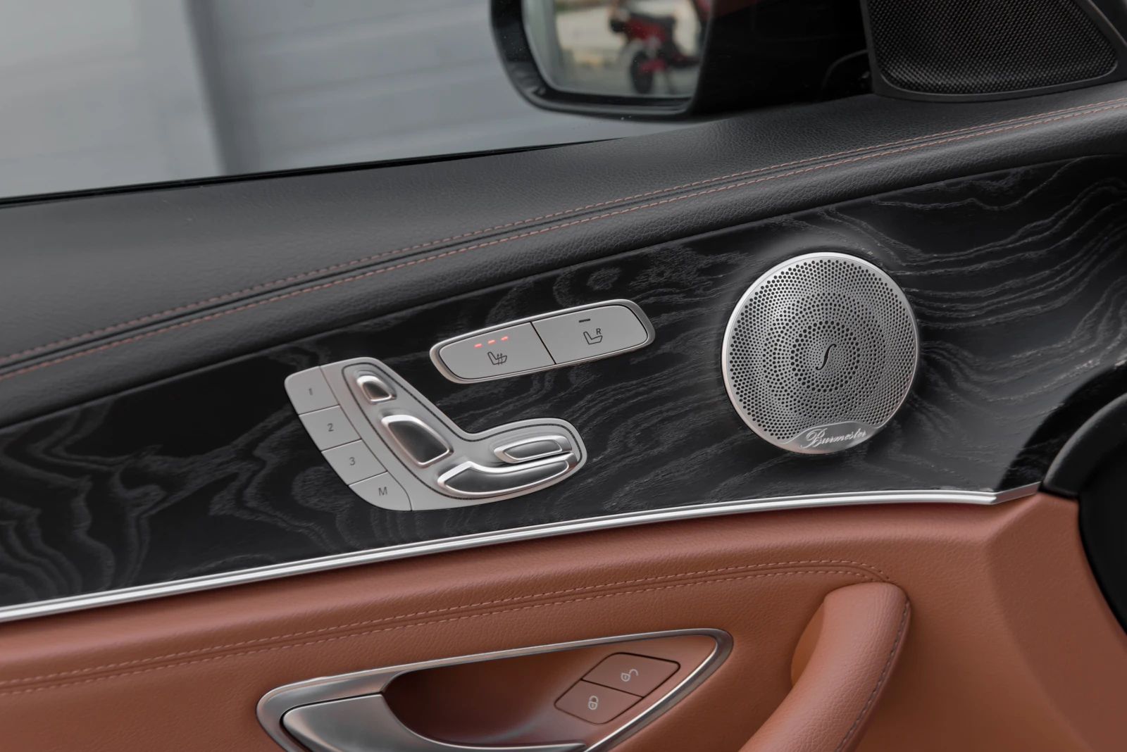 Mercedes-Benz E 220 AMG LINE, снимка 13 - Автомобили и джипове - 55851966