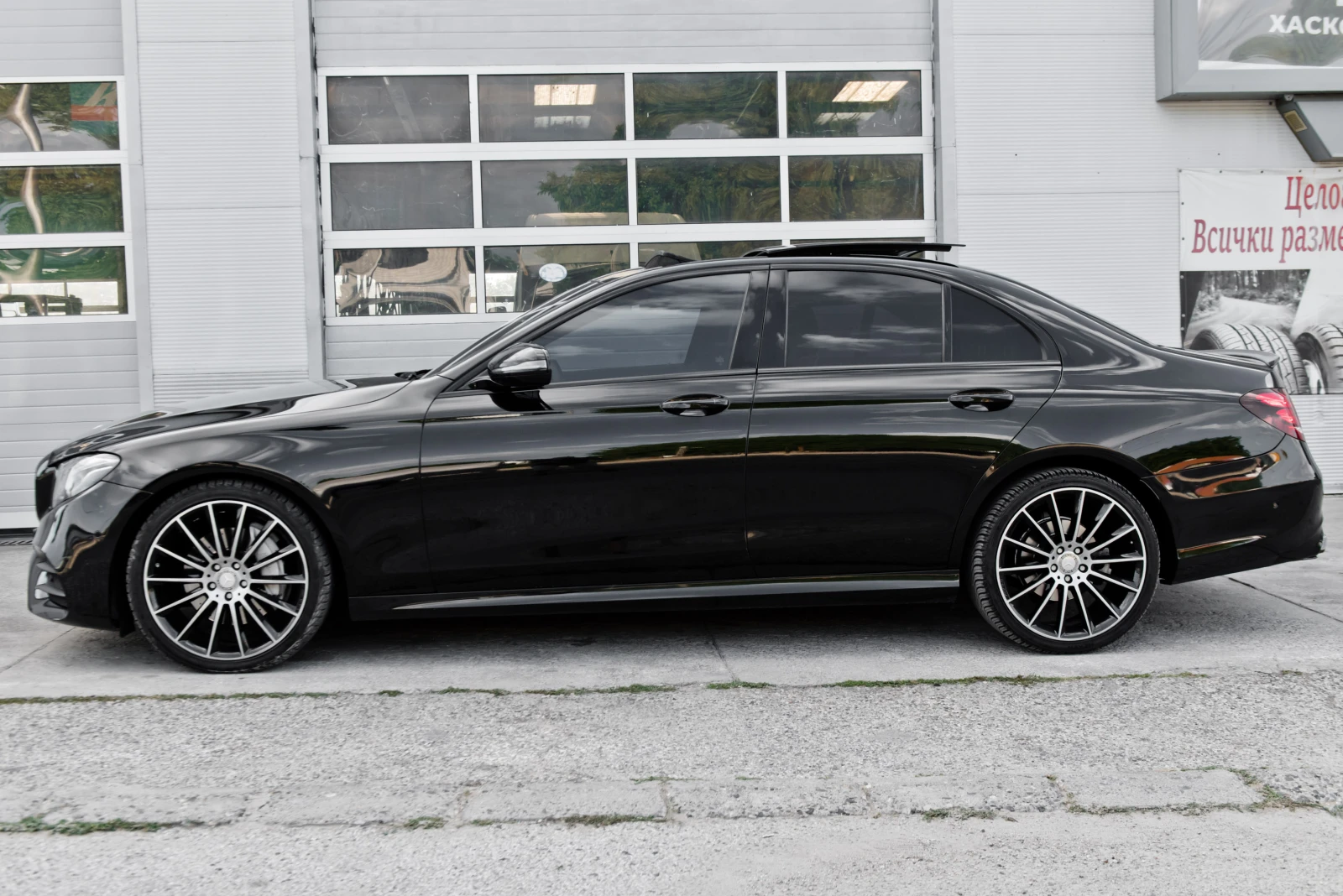 Mercedes-Benz E 220 AMG LINE, снимка 8 - Автомобили и джипове - 55851966