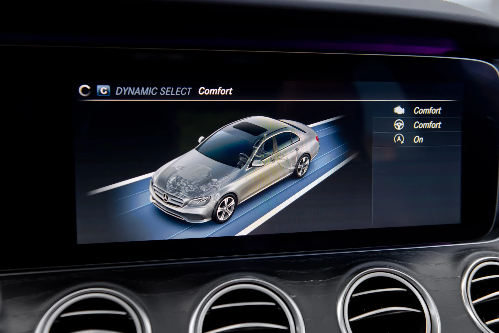 Mercedes-Benz E 220 AMG LINE, снимка 17 - Автомобили и джипове - 55851966