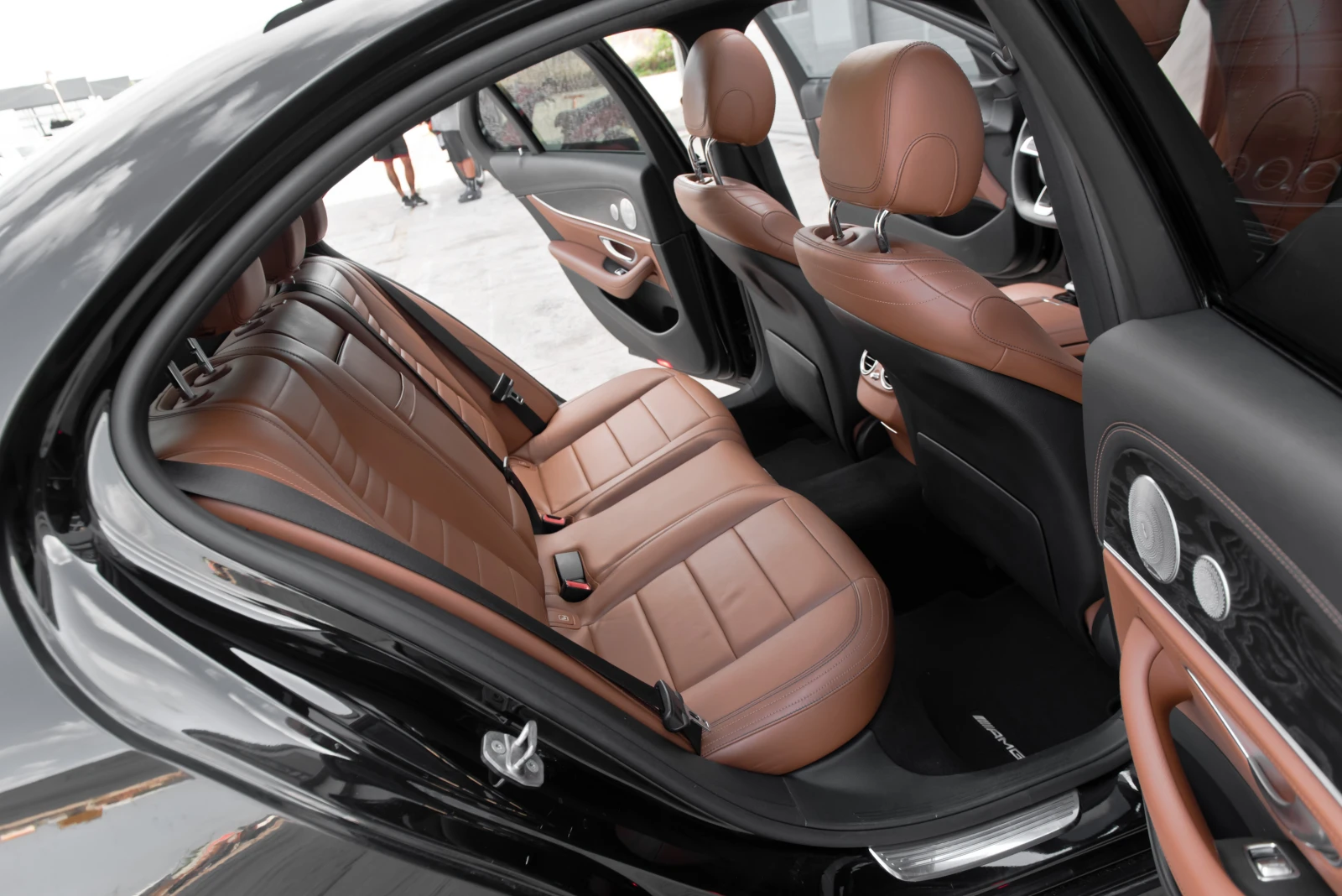 Mercedes-Benz E 220 AMG LINE, снимка 12 - Автомобили и джипове - 55851966