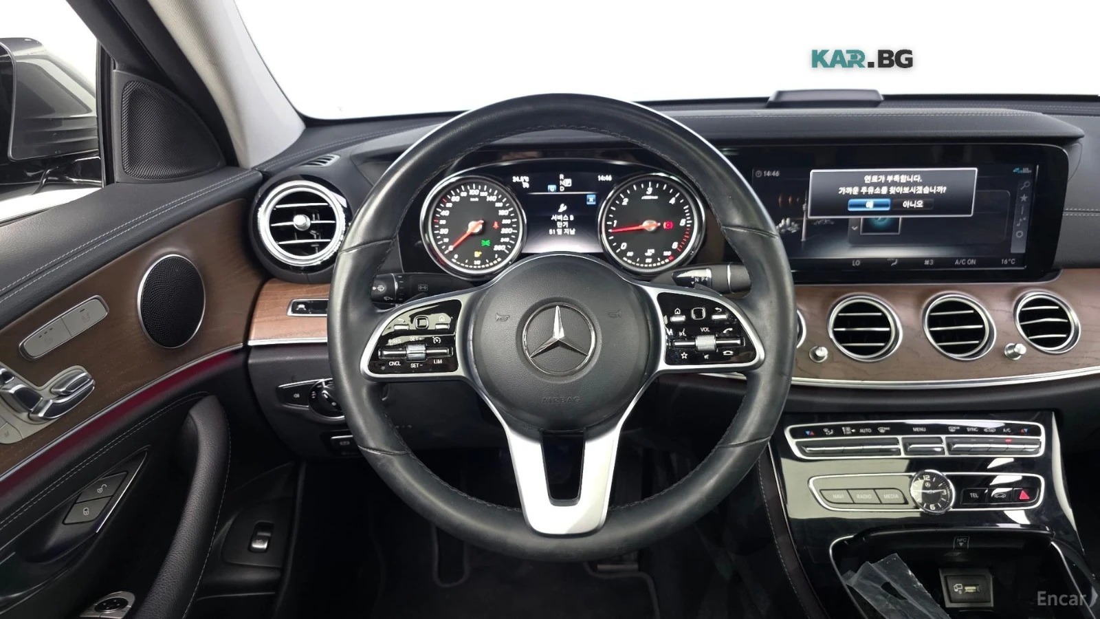 Mercedes-Benz E 220 4MATIC Exclusive* КОЖА* НАВИ* ПАНО* КАМЕРА, снимка 11 - Автомобили и джипове - 55901331