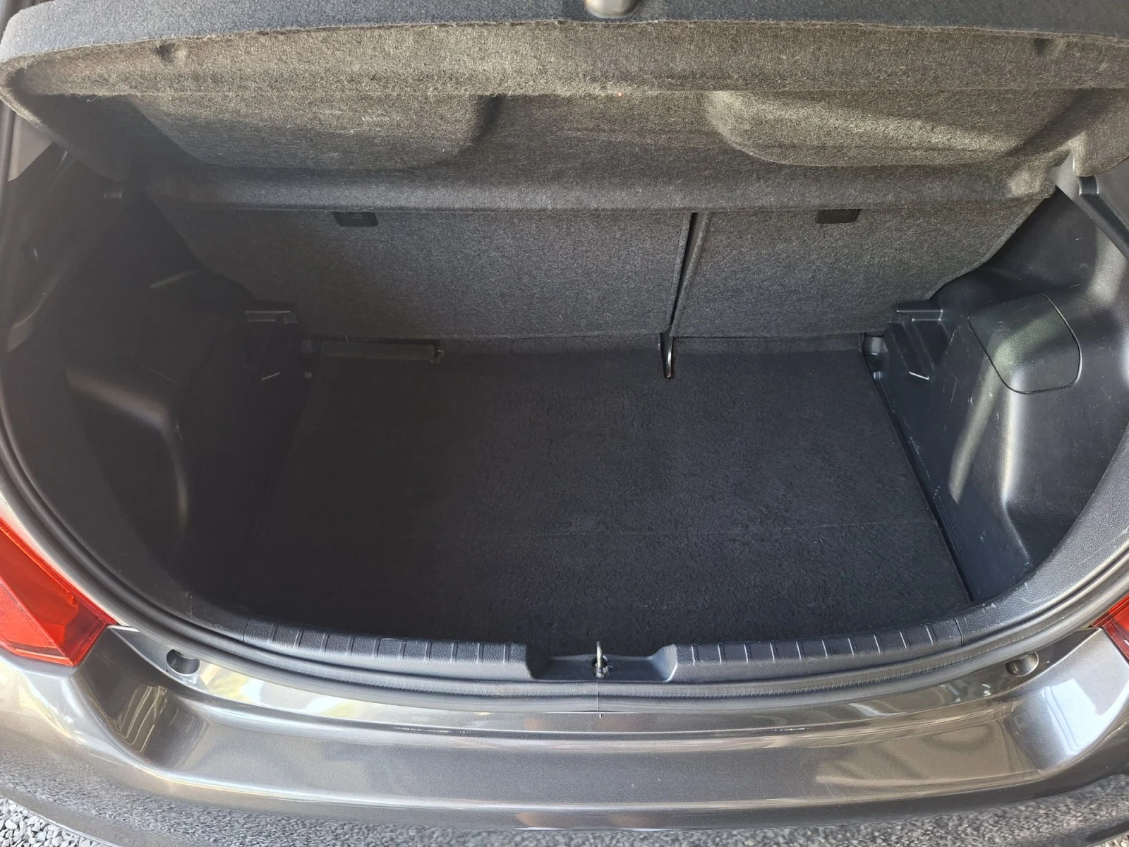 Toyota Yaris 1.3i/Панорама/Камера/Нави, снимка 8 - Автомобили и джипове - 56005196