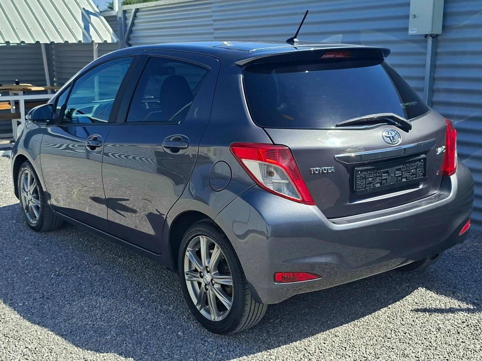 Toyota Yaris 1.3i/Панорама/Камера/Нави, снимка 4 - Автомобили и джипове - 56005196