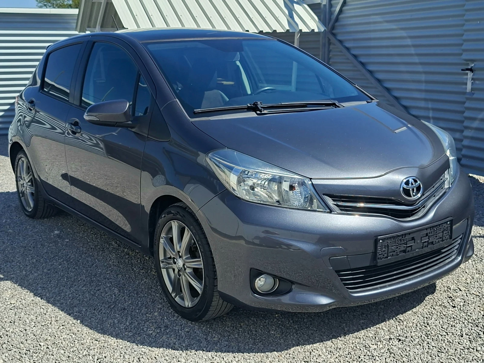 Toyota Yaris 1.3i/Панорама/Камера/Нави, снимка 3 - Автомобили и джипове - 56005196