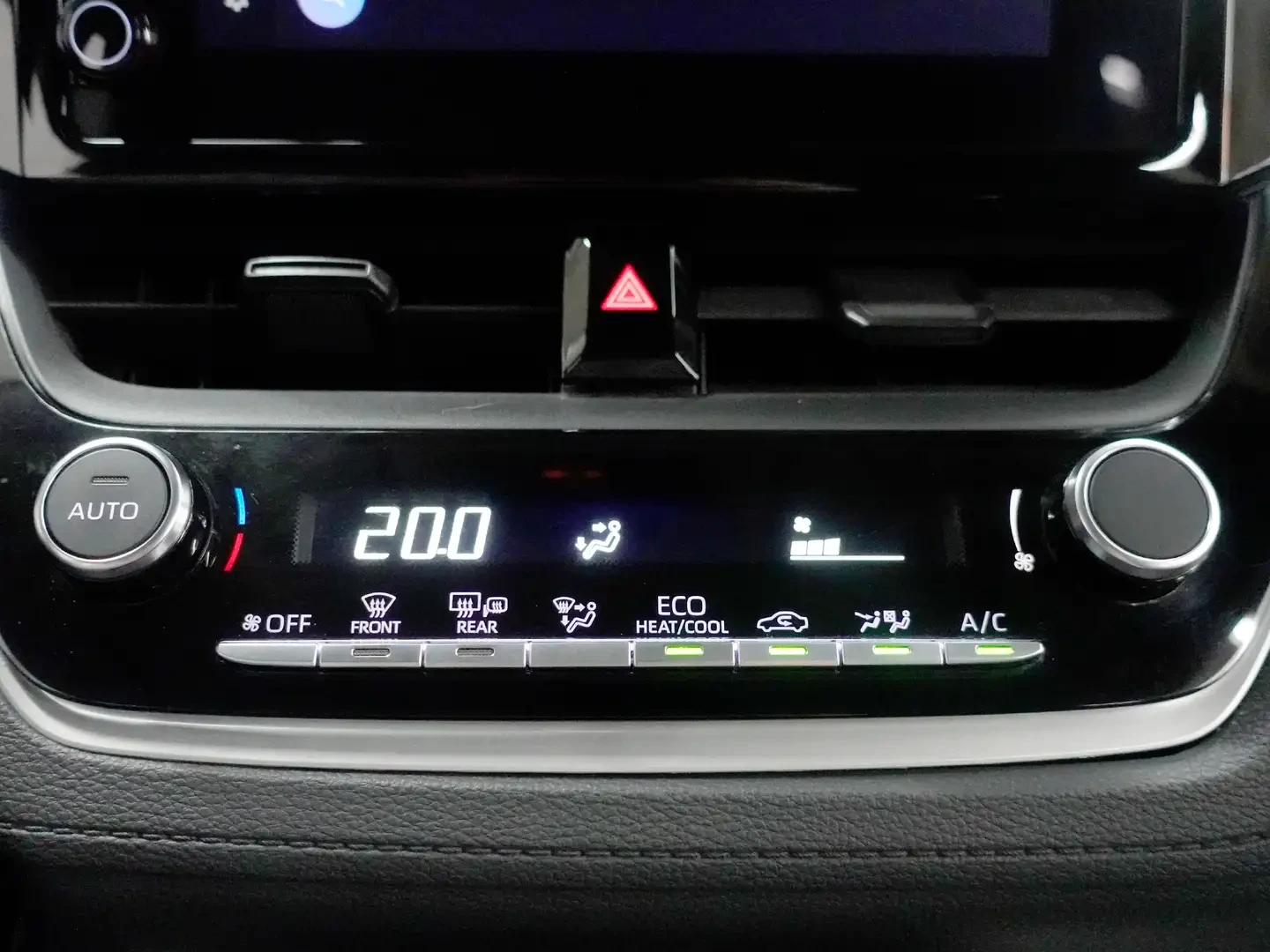 Toyota Corolla Cross LE AWD LaneDep Heated Steering CarPlay, снимка 14 - Автомобили и джипове - 56210351