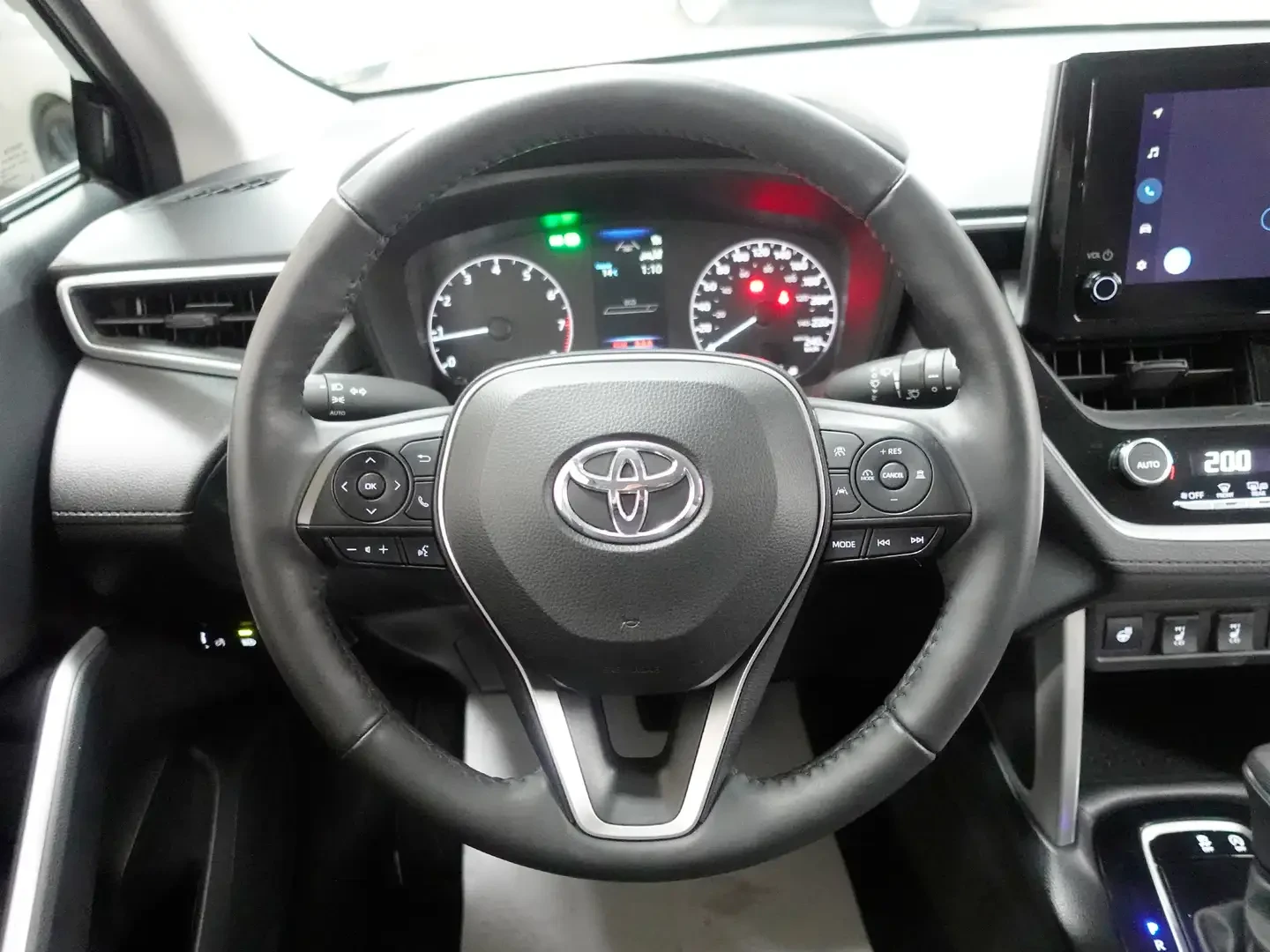 Toyota Corolla Cross LE AWD LaneDep Heated Steering CarPlay, снимка 9 - Автомобили и джипове - 56210351